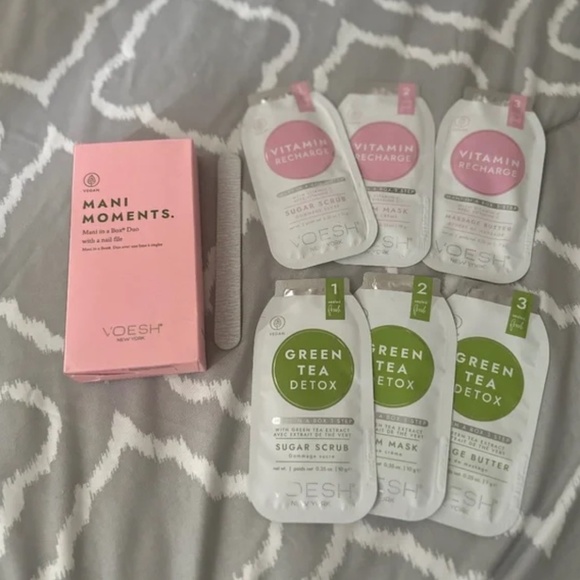 Voesh Mani Moments Mani in a Box Duo with Nail File Vegan Recharge and Detox NEW - Picture 3 of 3
